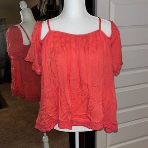 True Destiny off the shoulder sleeve shirt. Sz L